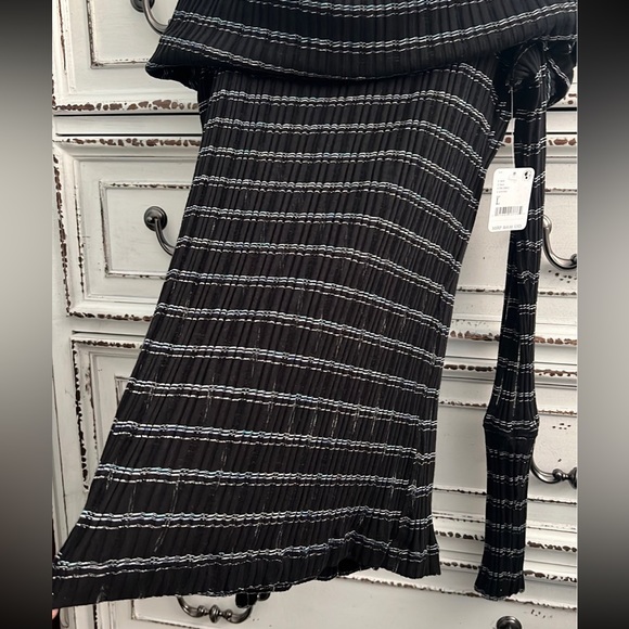 New 🖤💙 free people off the shoulder top size large - Picture 10 of 16